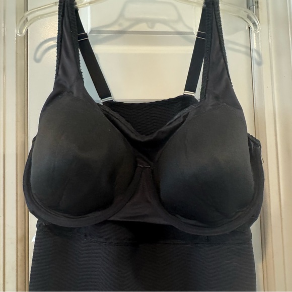 Lands End black, textured tankini underwire top, size 22W - Picture 3 of 4